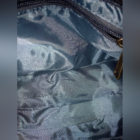 Travel bag   with zippered pockets. - Picture 11 of 11